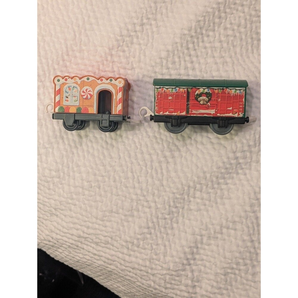 Thomas & Friends Trackmaster Christmas Delivery Gingerbread House Car & Box Car